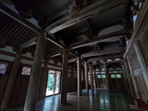本堂の中