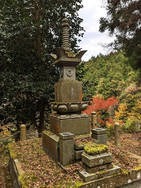 22.宝篋印塔