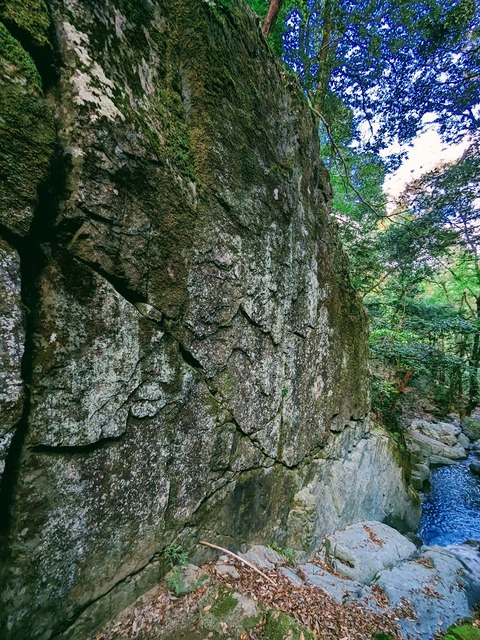 09.巨岩2