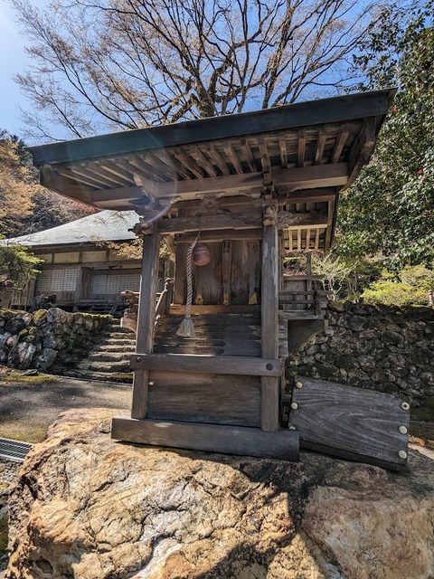 不明の神社