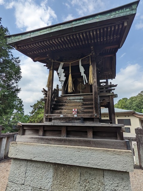 居屋河原日岡神社本殿