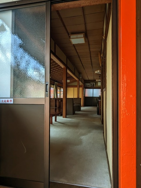 35.サッシのドア