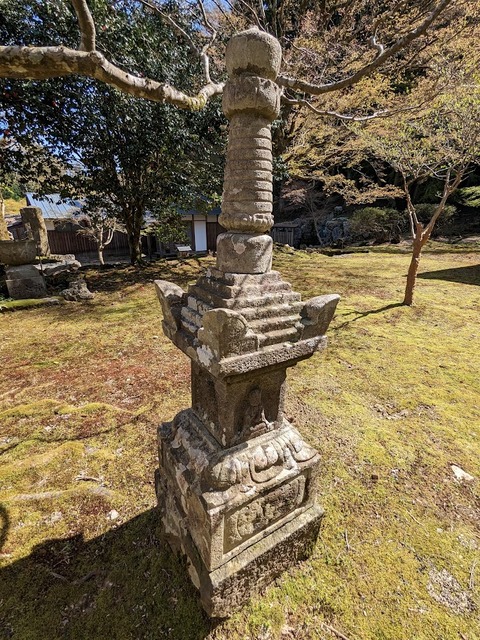 石造宝篋印塔