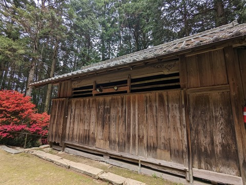後ろの建物