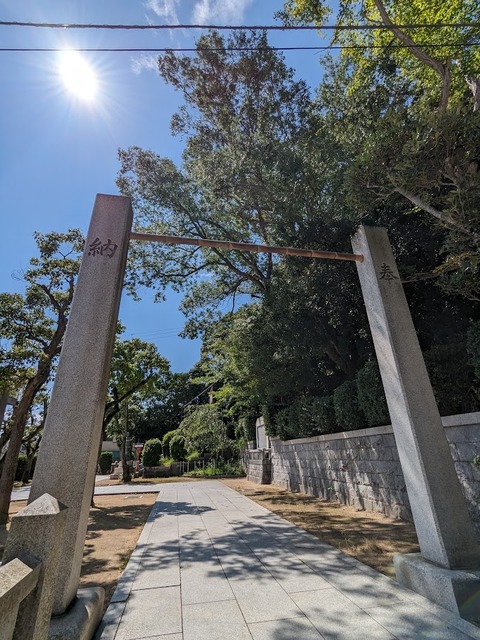 東の石門