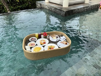 フローティング朝食