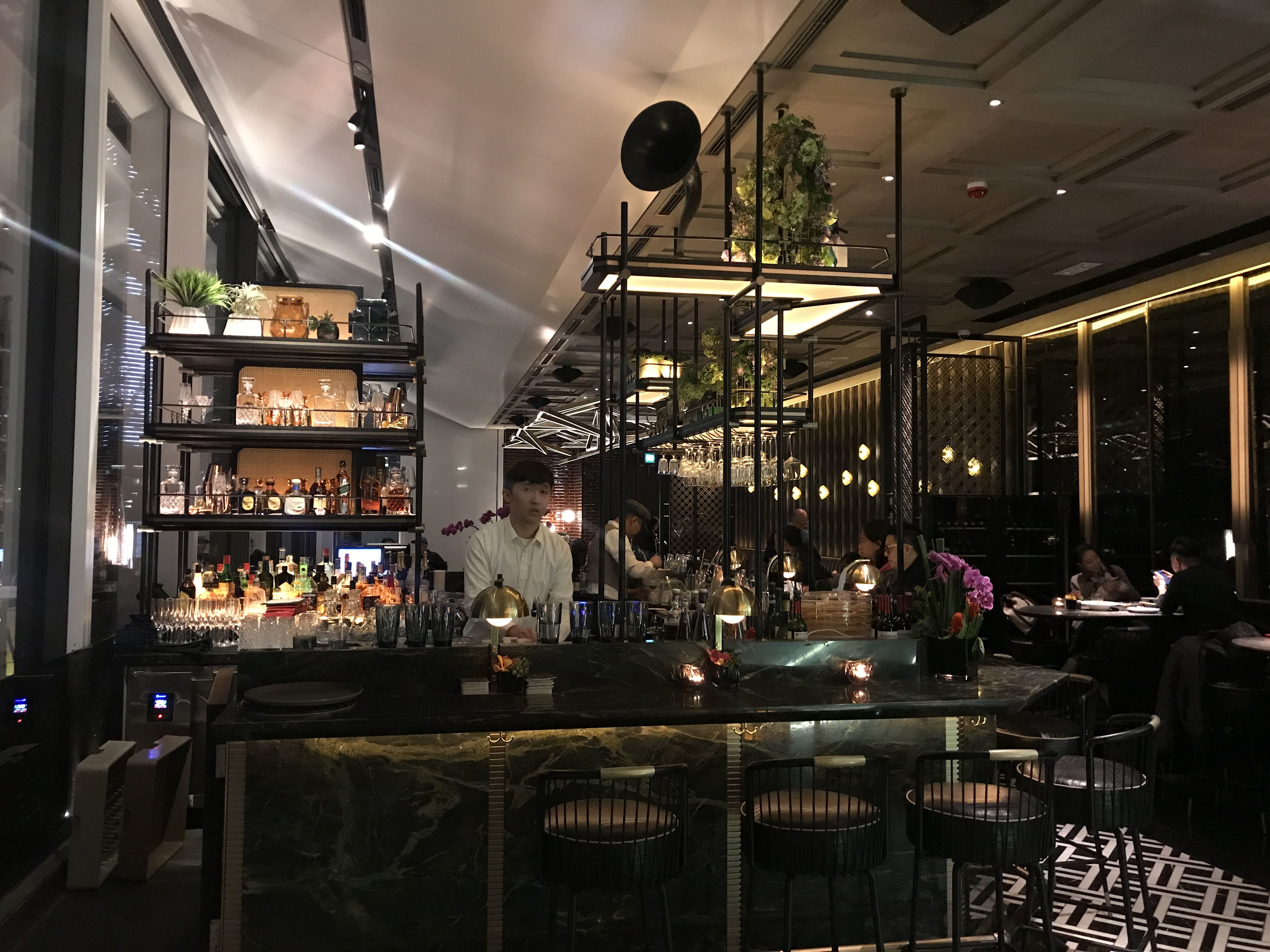 海外投資&グルメ-香港マイタン日記:香港 広東料理 六公館(HEXA) 夜景が綺麗なレストランです!! - livedoor Blog(ブログ)