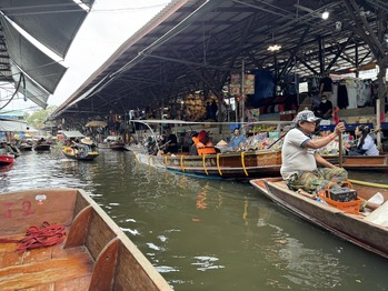 水上マーケット