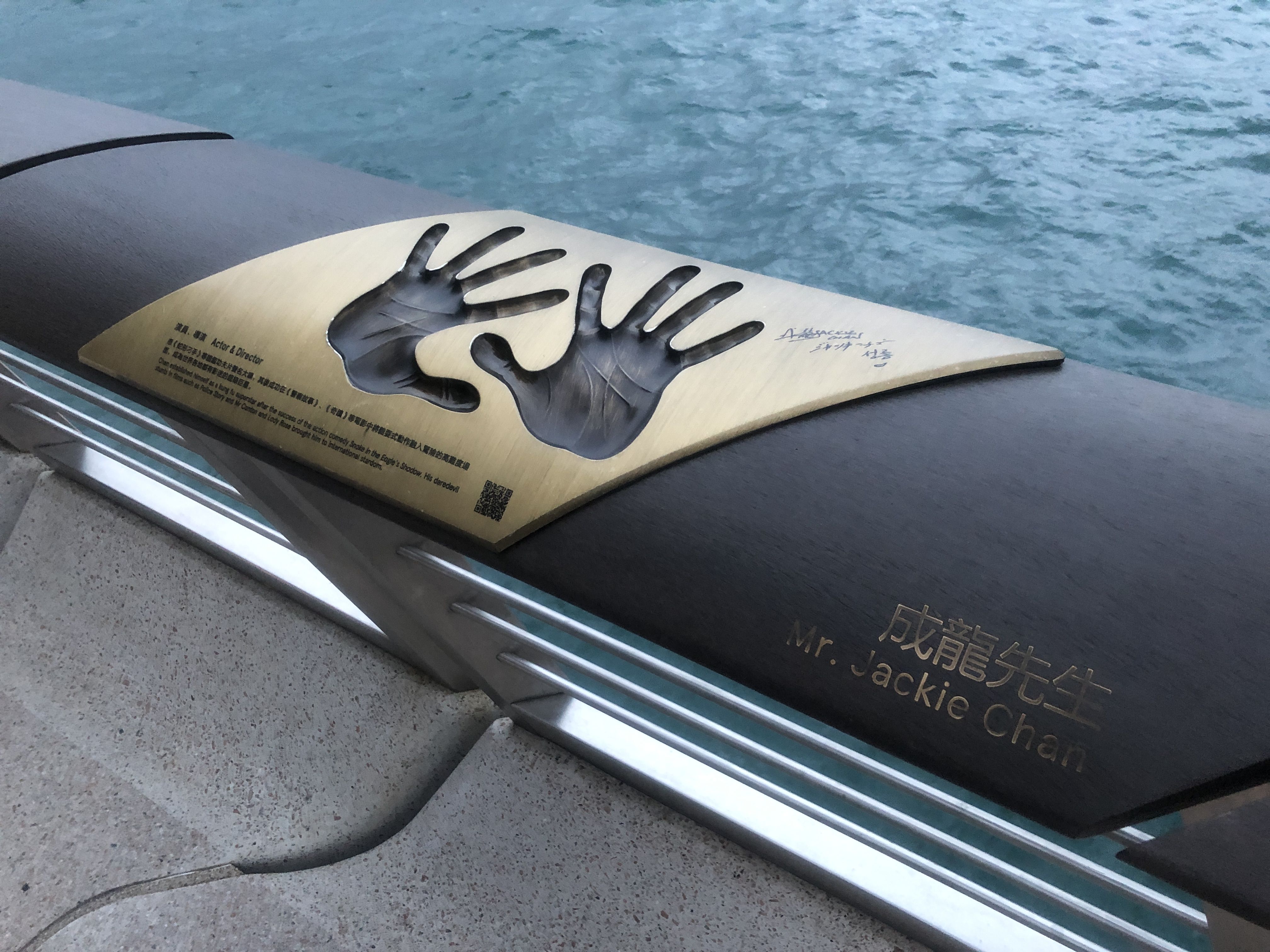 海外投資 グルメ 香港マイタン日記 ビクトリア湾の夜景を見ながらブルースリーの銅像を見に行こう Livedoor Blog ブログ