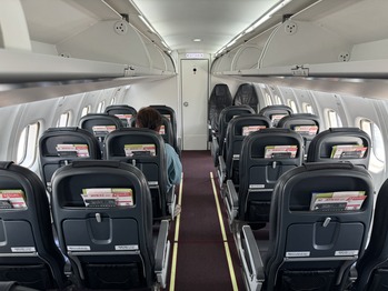 JAL3823