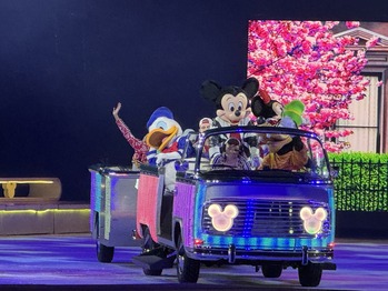 Disney ON ICE