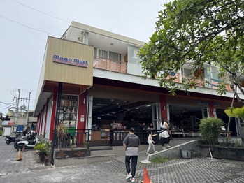 Mega Mart