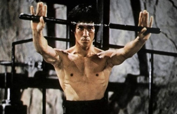 Security-Guard-uses-Nunchucks-to-Fight-Off-Man-with-Knives-001