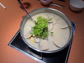 招牌猪骨蜆煲