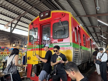 メークローン駅