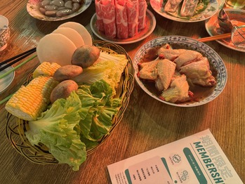 野菜の盛り合わせと鶏肉