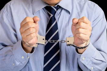 逮捕