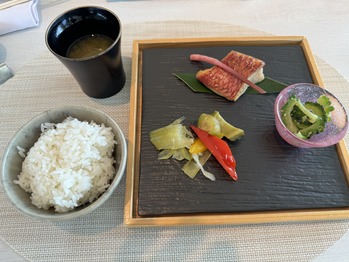 イラフ SUI ラグジュアリーコレクションホテル