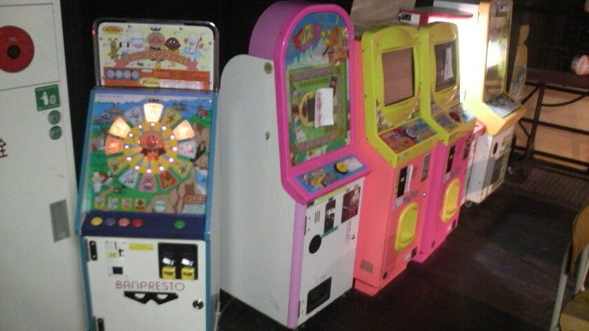 ゲームセンターの機会で取ったビー玉 I tried the famous Marble Crane Game in the swamp, but the