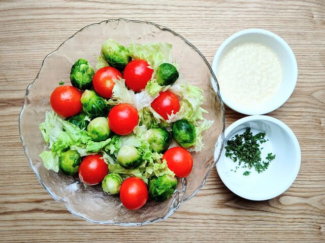 芽キャベツとミニトマトの柚子味噌サラダ 相生産業国賓味彩のタレ ソースdeお手軽レシピ 芽キャベツとミニトマトの柚子味噌サラダ 相生産業国賓味彩のタレ ソースdeお手軽レシピ