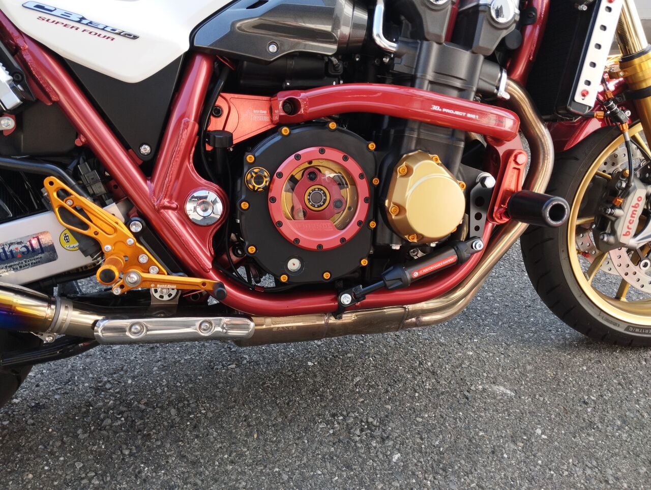 CBカスタム「30周年記念限定車にスケルトンクラッチカバー」編