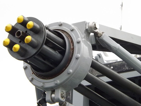800px-JMSDF_DDH-183_Siws_GunBarrel