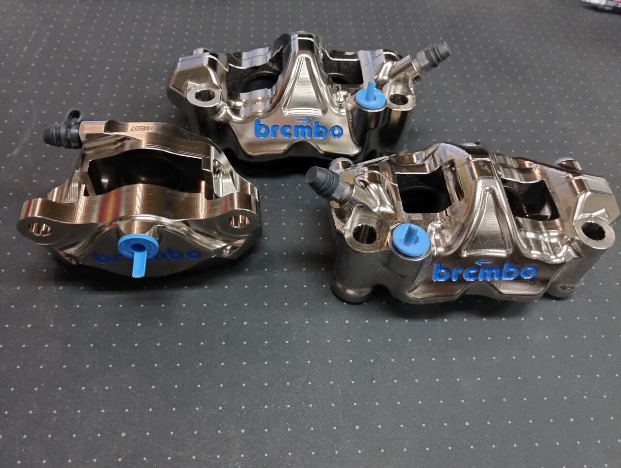 brembo ブレンボキャリパー ビッグロゴチタニウムカラー 中古