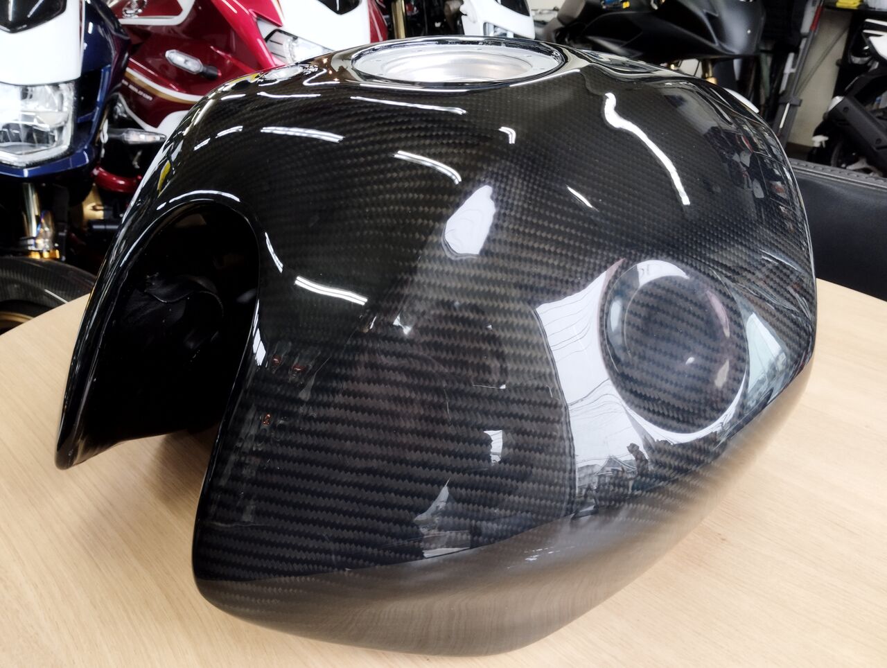 CB1300SF(SC40) カスタムガソリンタンク ガレージロッソ石井氏製作