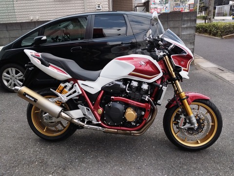 CBカスタム「30周年記念限定車にビキニカウル」編 : オートショップ