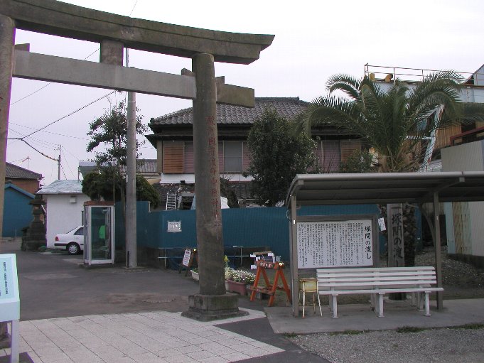 4b90ddc5.jpg