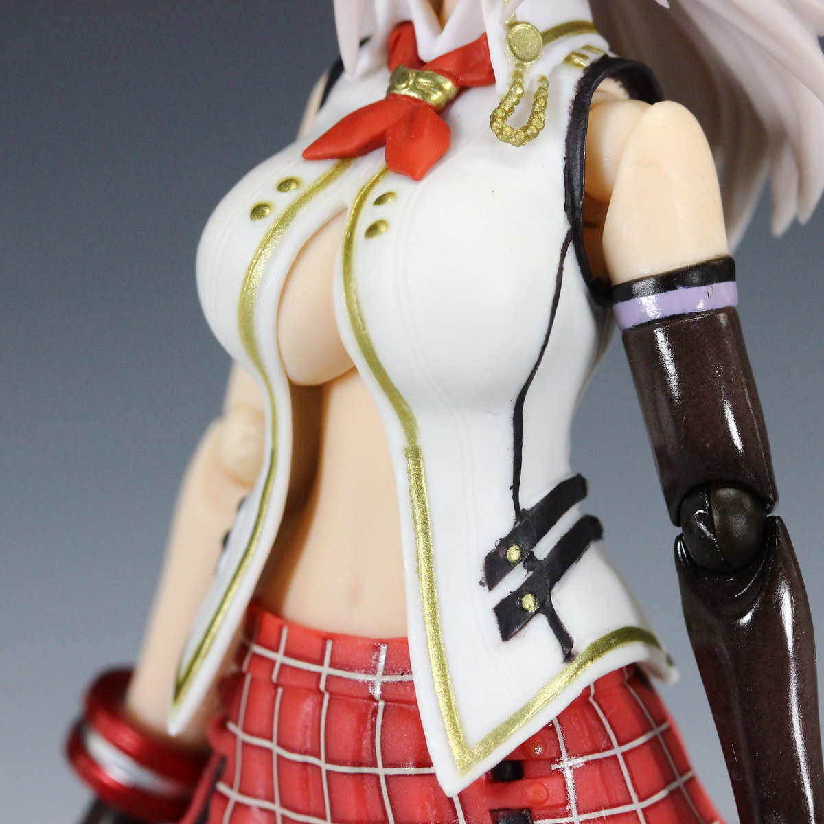 S.H.フィギュアーツ アリサ・イリーニチナ・アミエーラ -GOD EATER 2