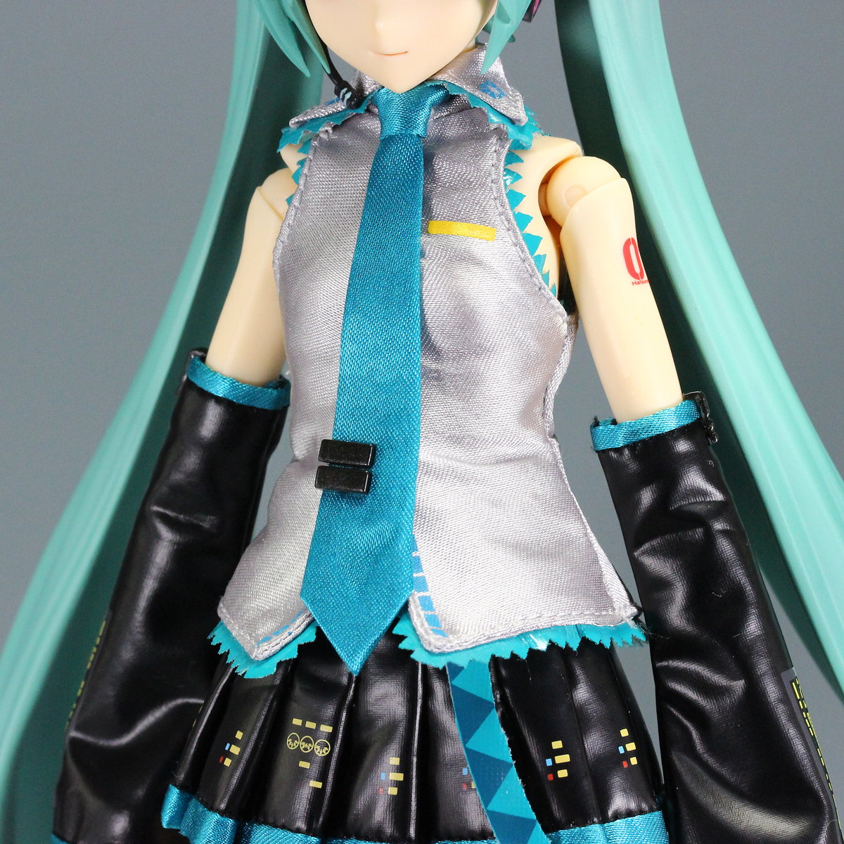 初音ミク REAL ACTION HEROES REAL ACTION HEROES 初音ミク -Project DIVA F- レビュー - YouTube