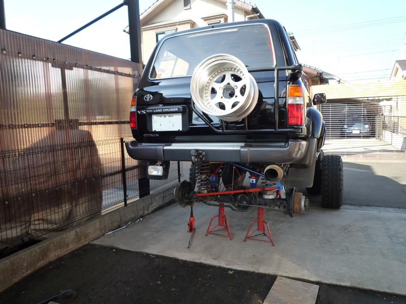 リアアーム再調整 : ランクル80とあつぽんの関係・・・(○'ω'○)ん?