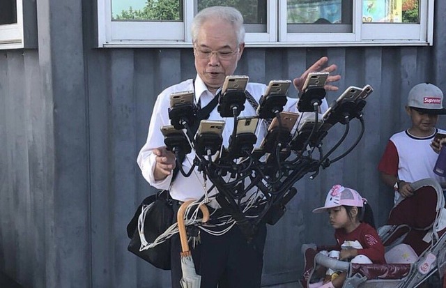 画像あり ポケモンgoガチ勢のおじいちゃん スマホの台数を15台にして同時プレイｗｗ crただいま速報