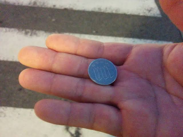 交差点で100円拾ったよ これ Crただいま速報