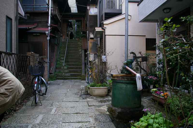 樋口一葉の旧居跡と井戸 感じたまま 樋口一葉の旧居跡と井戸 感じたまま