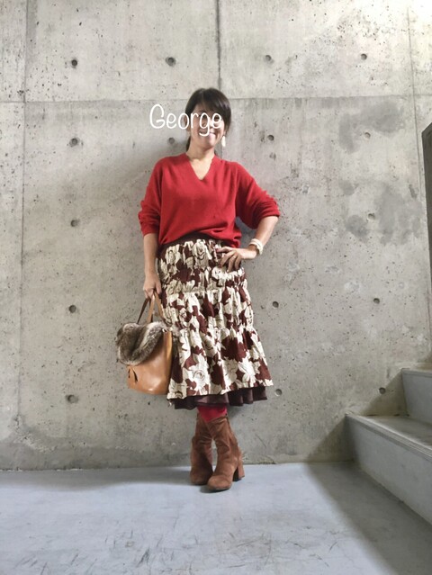 1913 Urban Researchの赤ニット 花柄スカートに合わせた華やかオフィスコーデ Le Style George 1913 Urban Researchの赤ニット 花柄スカートに合わせた華やかオフィスコーデ Le Style George