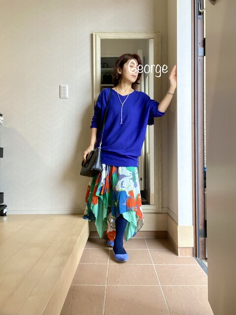 青ニットに花柄スカート 秋のカラフルコーデ Le Style George 青ニットに花柄スカート 秋のカラフルコーデ Le Style George