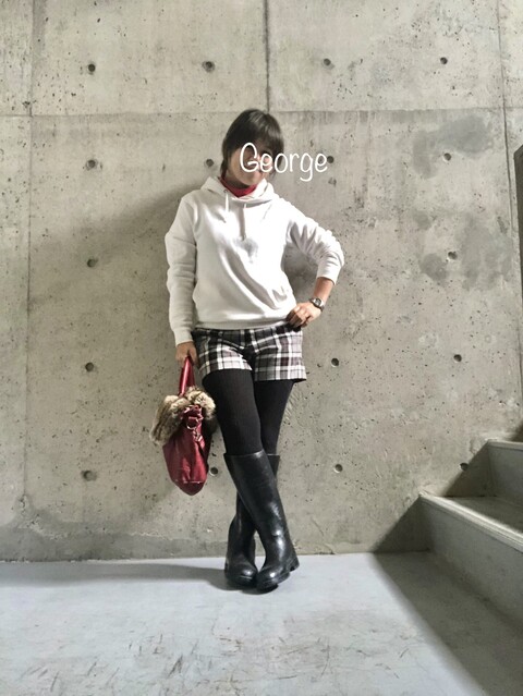 0222 ユニクロのショートパンツにvネックニット 雨の日のロングブーツコーデ Le Style George 0222 ユニクロのショートパンツにvネックニット 雨の日のロングブーツコーデ Le Style George