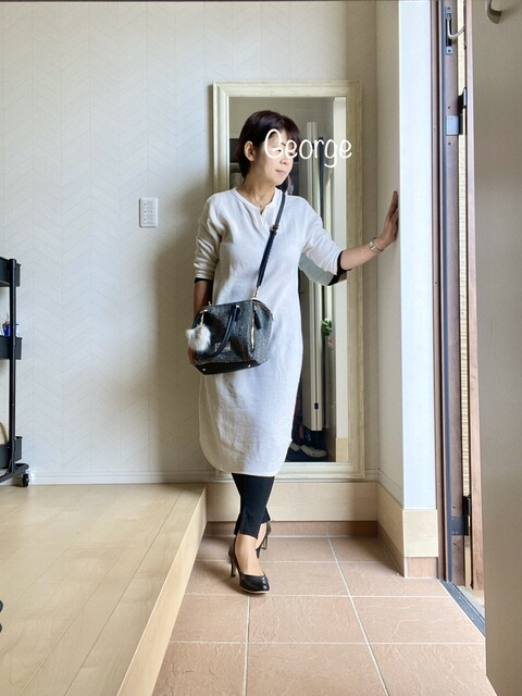 ユニクロのワッフルキーネックワンピース モノトーンでまとめたコーデ Le Style George