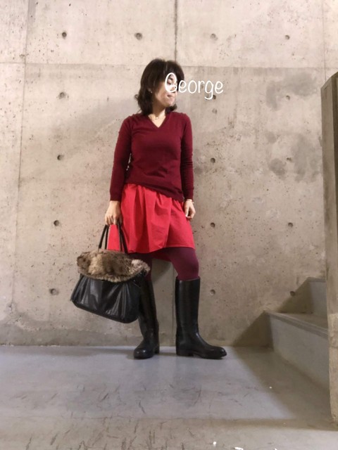 ユニクロのボルドーニットと赤スカートで同系色コーデ Le Style George ユニクロのボルドーニットと赤スカートで同系色コーデ Le Style George