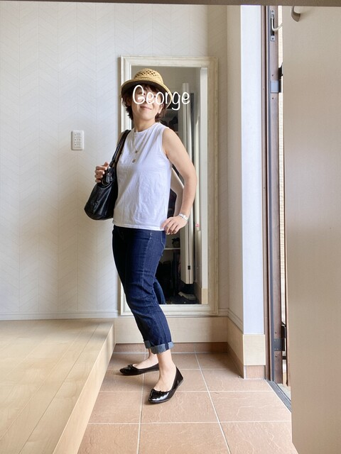 ユニクロのノースリーブtシャツ シンプルにジーンズと合わせた夏コーデ Le Style George