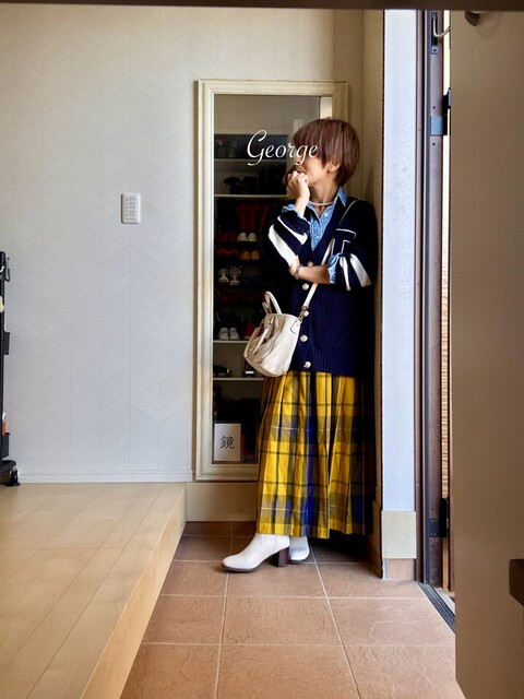 20251024 ネイビーのカーディガンとチェックスカート、トラッドっぽい