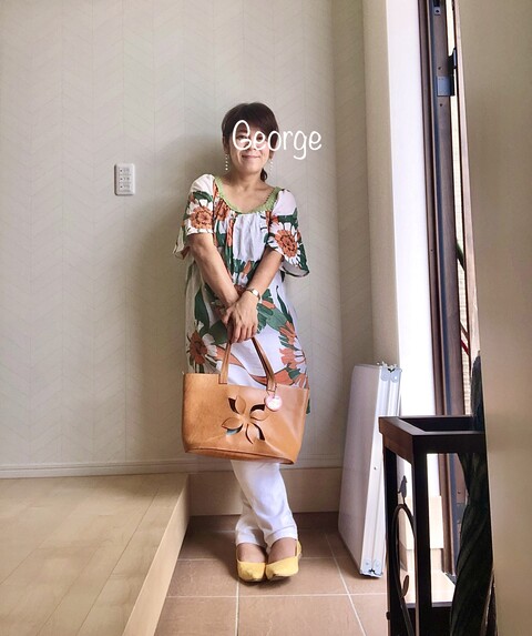 0904 花柄チュニックで作る 白を基調とした夏のマタニティコーデ Le Style George
