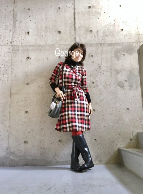 赤チェックのカシュクールワンピースでクリスマスコーデ Le Style George