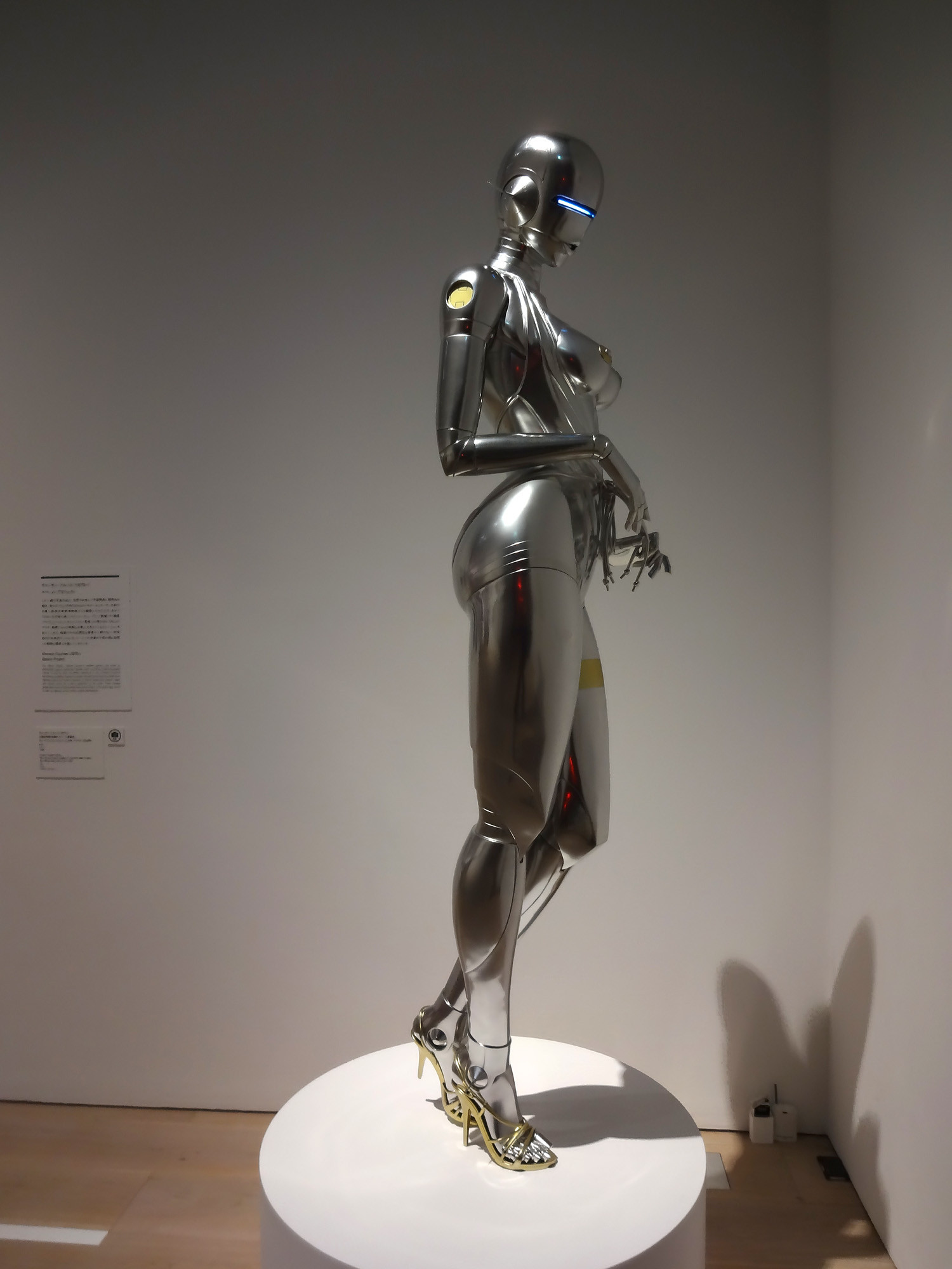 セクシーロボット|宇宙と芸術展 : クラシック音楽とアート セクシーロボット|宇宙と芸術展 : クラシック音楽とアート