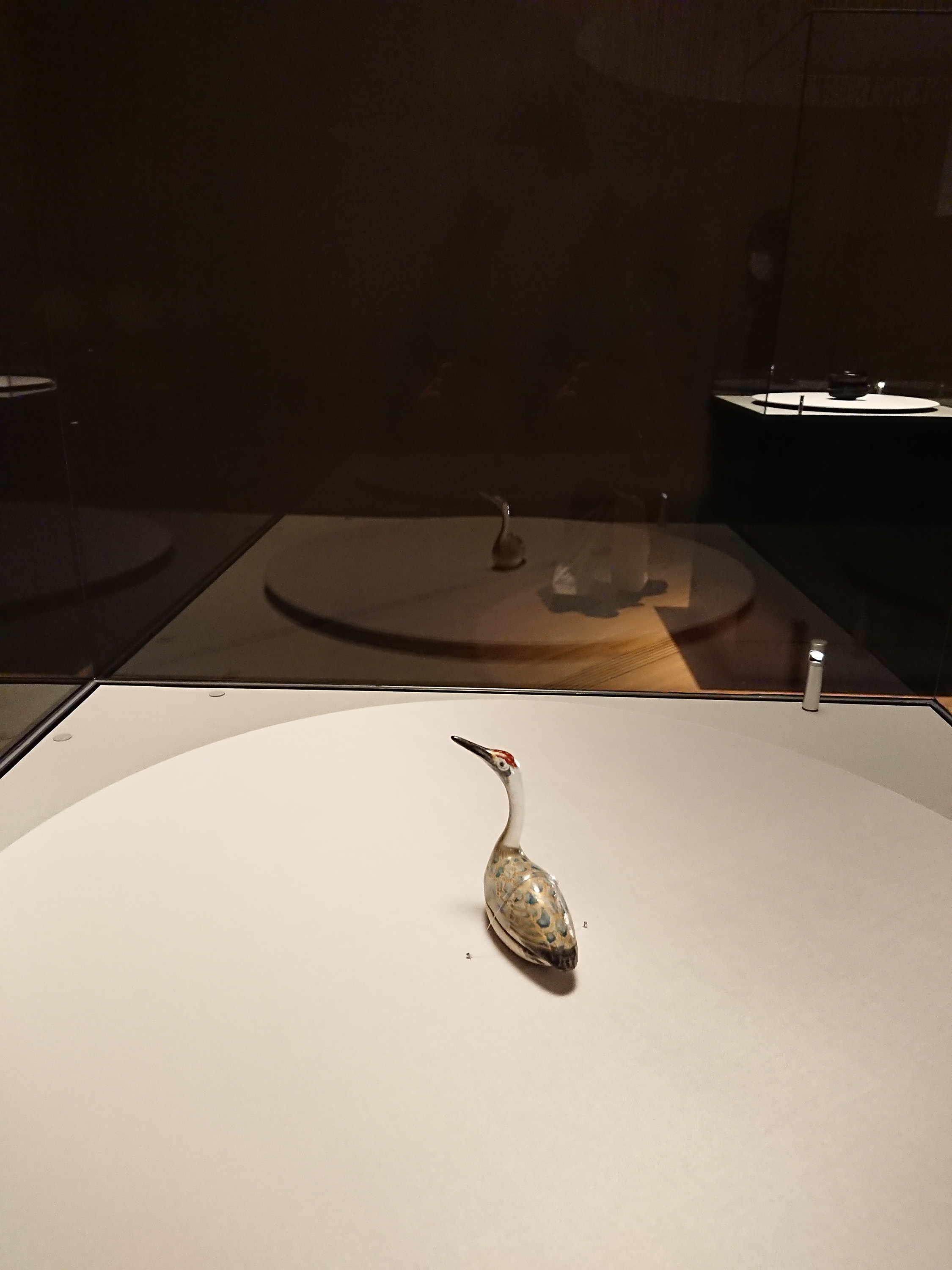 野々村仁清: 色絵鶴香合|尾形乾山: 白泥染付金彩薄文蓋物 野々村仁清: 色絵鶴香合|尾形乾山: 白泥染付金彩薄文蓋物
