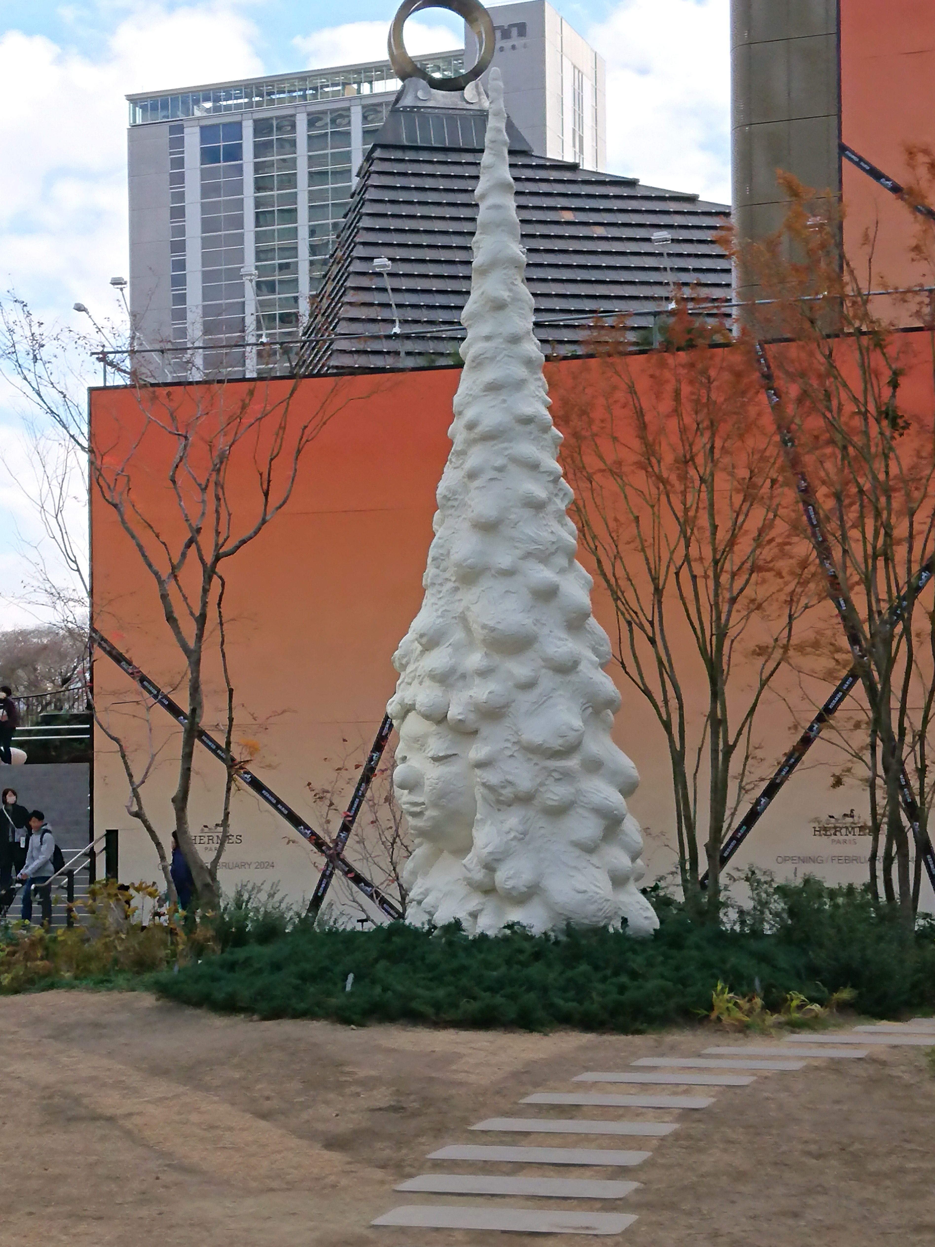 奈良美智 オブジェ Miss Forest/森の子 by 奈良 美智 | 現代アートの販売・通販 | ArtSticker