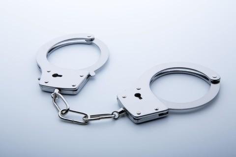 手錠 逮捕