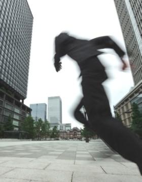 薬物中毒者が走る